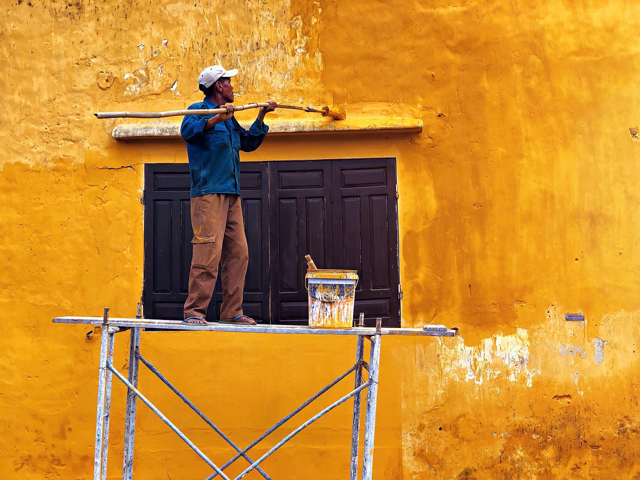 Services-01 painter, to paint, vietnam, hoian, wall, house, framework, window, yellow, orange, painter, painter, painter, painter, painter, hoian, framework, framework, framework